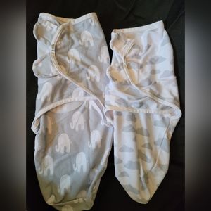 2 Swaddles.